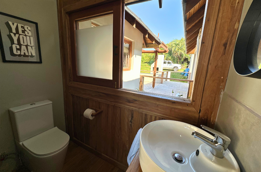 Guest bathroom Makana 3A Ponta Mamoli