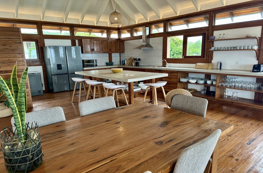 Dining area at Makana 7 in Ponta Mamoli