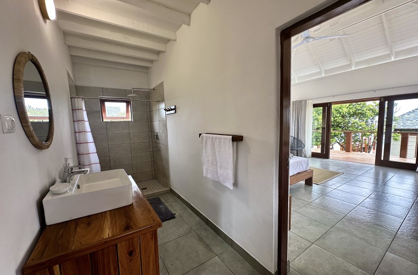 Bathroom at Makana 7 in Ponta Mamoli