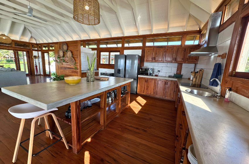 Dining area at Makana 7 in Ponta Mamoli