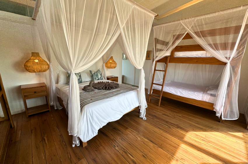 Bedroom 2 with mosquito net at Aloha 29 in Ponta Mamoli