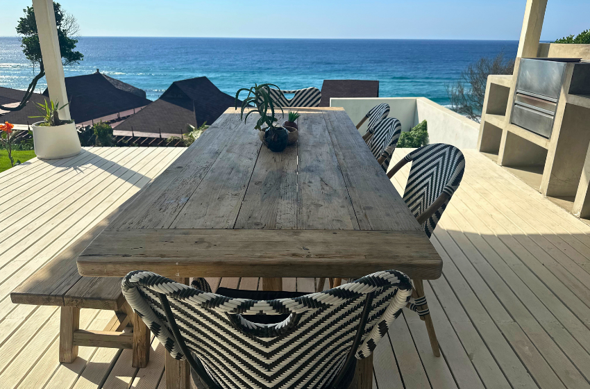 Exterior dining area at Aloha 29 in Ponta Mamoli