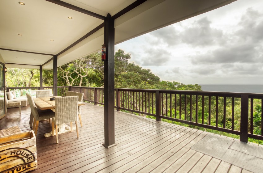 Deck with ocean view at Campismo Ninho 41 in Ponta Malongane