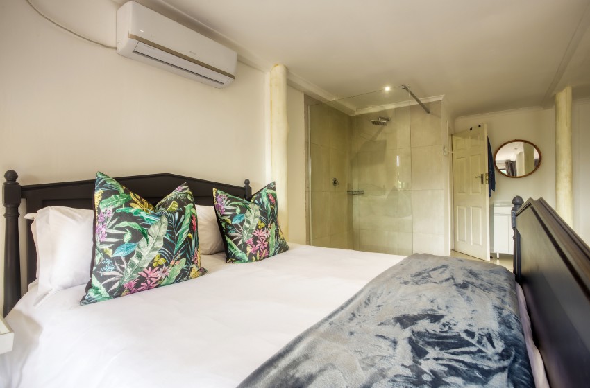 Downstairs bedroom at Campismo Ninho 41 in Ponta Malongane