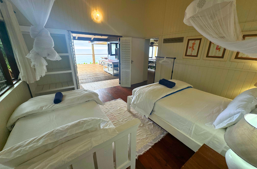 Bedroom 1 with sea view at Mar Azul 4 in Ponta Malongane 