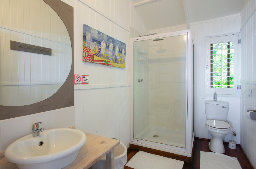 Bedroom 2's bathroom at Mar Azul 4 in Ponta Malongane 