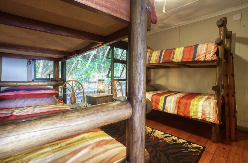 Bunk bedroom at Campismo Ninho 23 in Ponta Malongane
