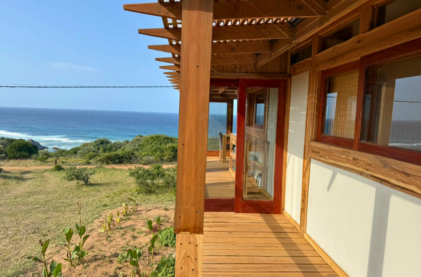 Exterior sea view at Honey's House in Ponta Mamoli