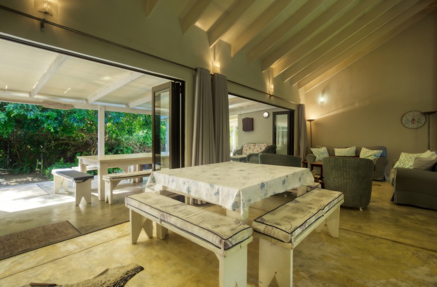 Lounge area at Baleia Azul 26 in Ponta Mamoli