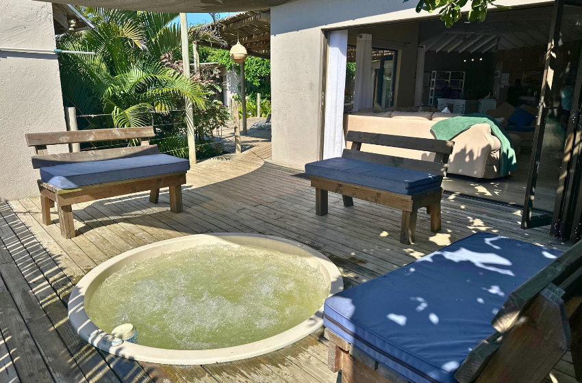 jacuzzi at Baleia Azul 11 in Ponta Mamoli