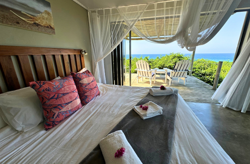 bedroom 3 with sea view at Baleia Azul 11 in Ponta Mamoli