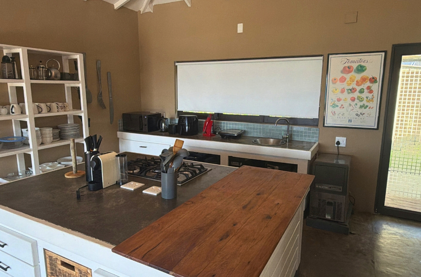 kitchen at Baleia Azul 11 in Ponta Mamoli