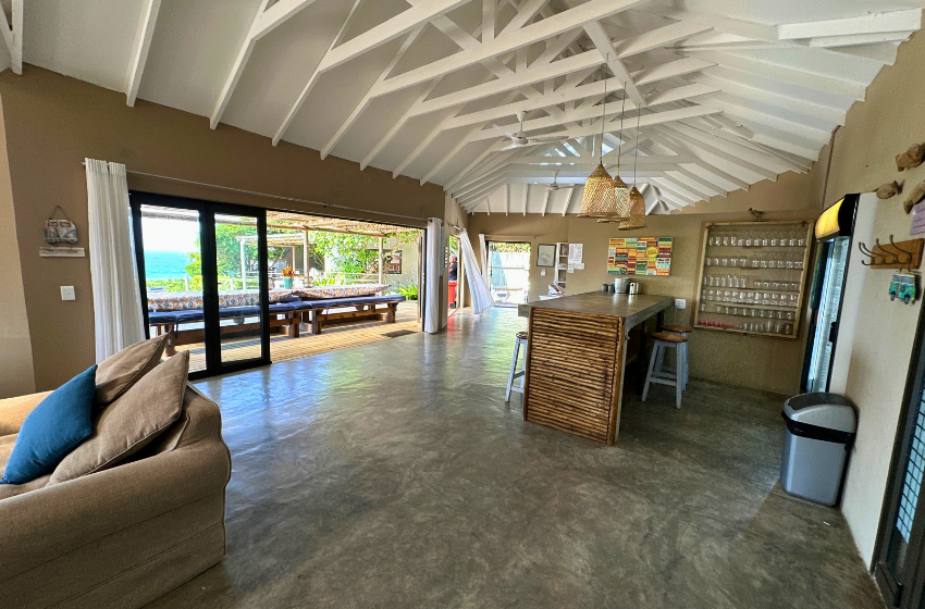 living area with sea view at Baleia Azul 11 in Ponta Mamoli