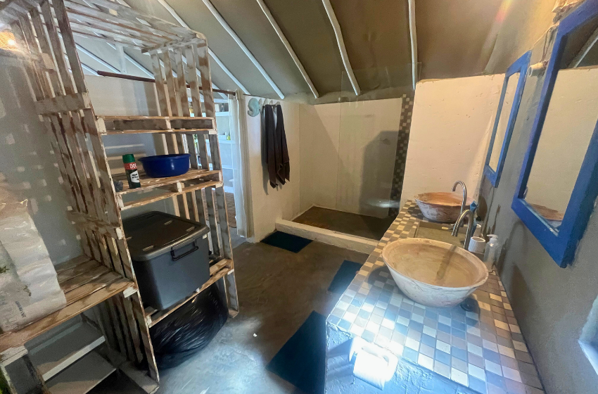 bathroom with shower at Baleia azul beachfront tent 8 in Ponta Mamoli