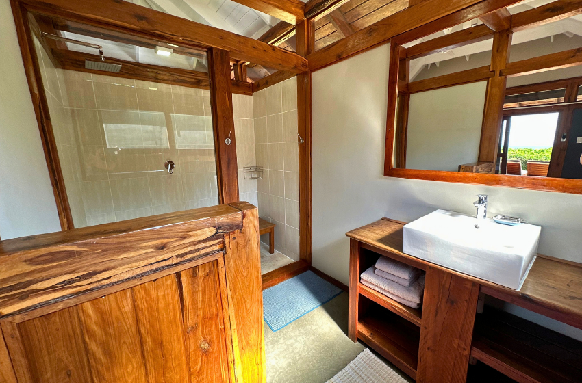 bathroom 2 at Aloha 3 in Ponta Mamoli