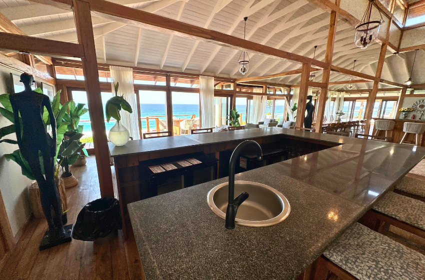 kitchen with sea view at Aloha 5 in Ponta Mamoli