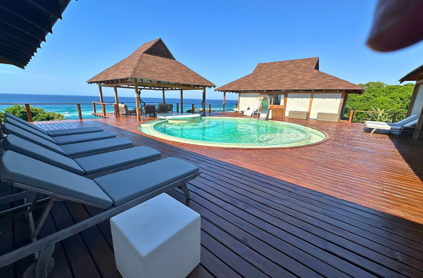 sun loungers pool and gazebo at Aloha 5 in Ponta Mamoli