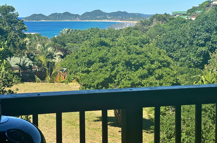 sea view from deck at Alfies House in Ponta Malongane