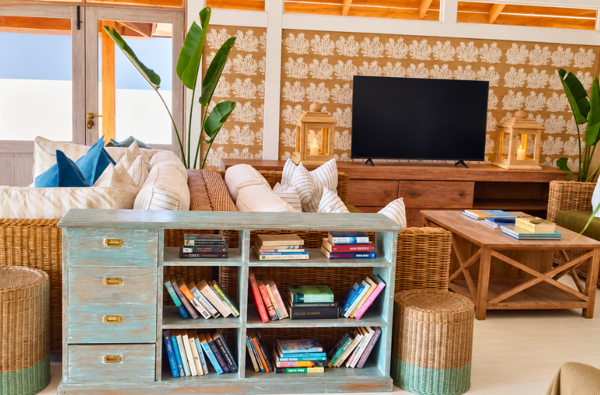 TV and seating at Aloha 7 in Ponta Mamoli