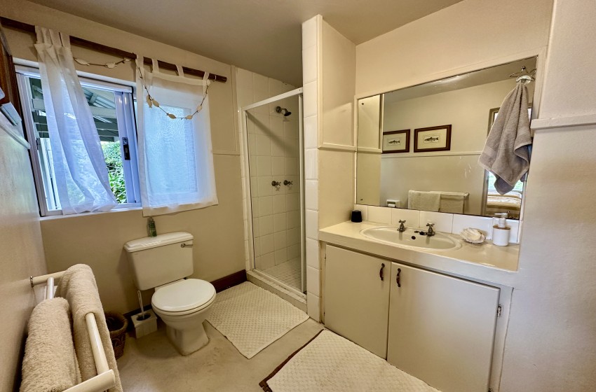bathroom 4 at kangela 11 in Ponta Malongane