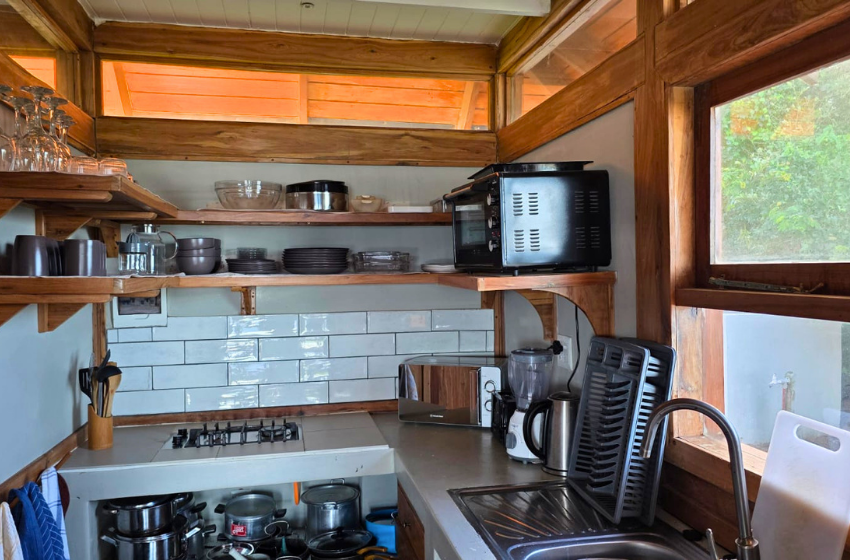 kitchen with appliances at Makana 3A chalet in Ponta Mamoli