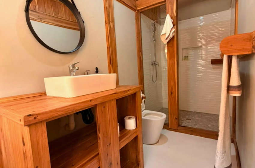 bathroom 2 at Makana 7A in Ponta Mamoli